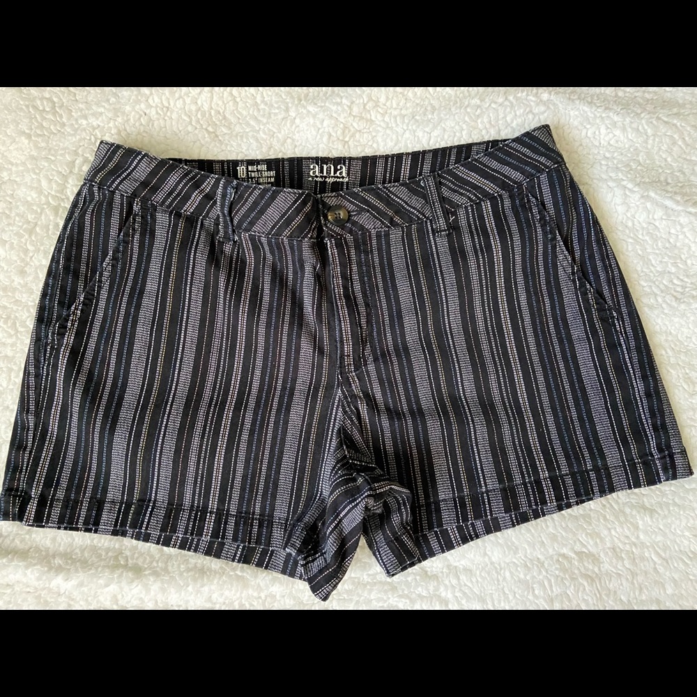 a.n.a Women’s Short 3.5 inch inseam